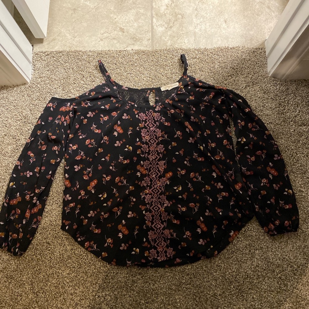 Women’s off the shoulder long sleeve